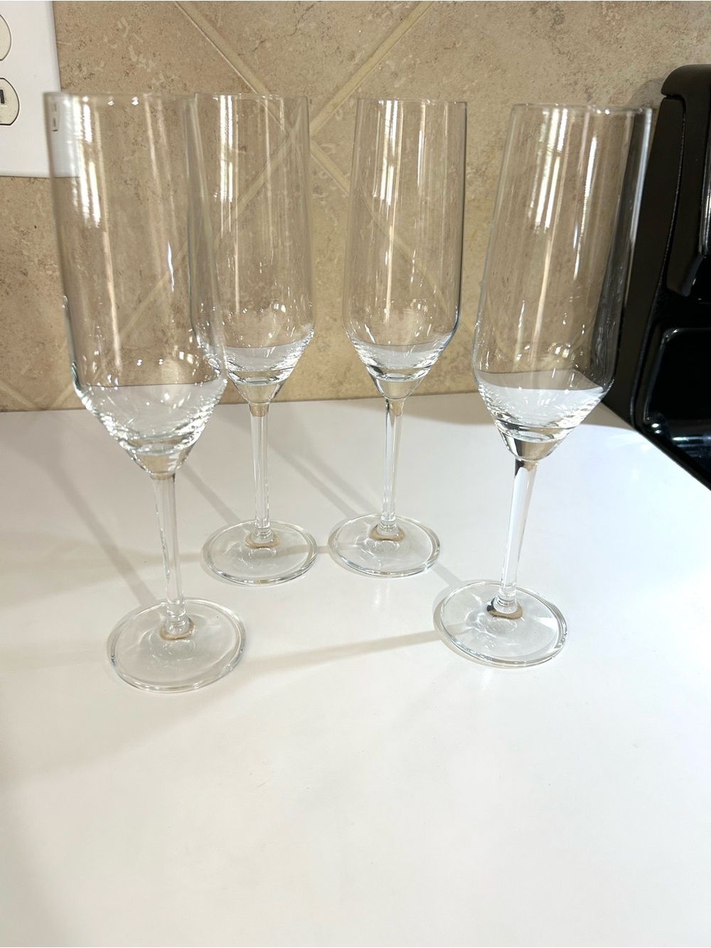 Set of 4 Clear Champagne Flutes Glasses Elegant Stemware